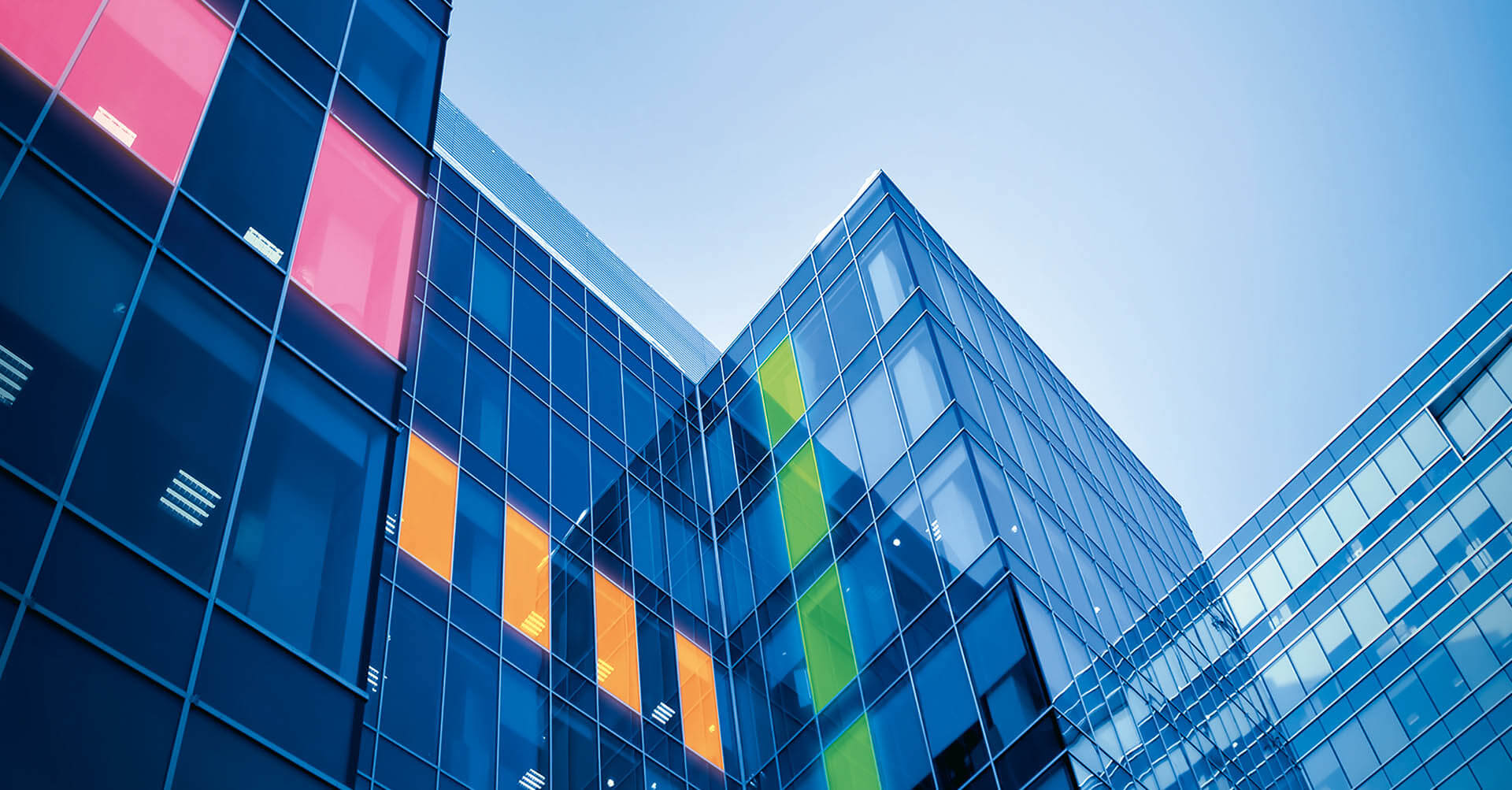 LED-Fenster in verschiedenen Farben (rot, grün, gelb); coloured LED glass windows