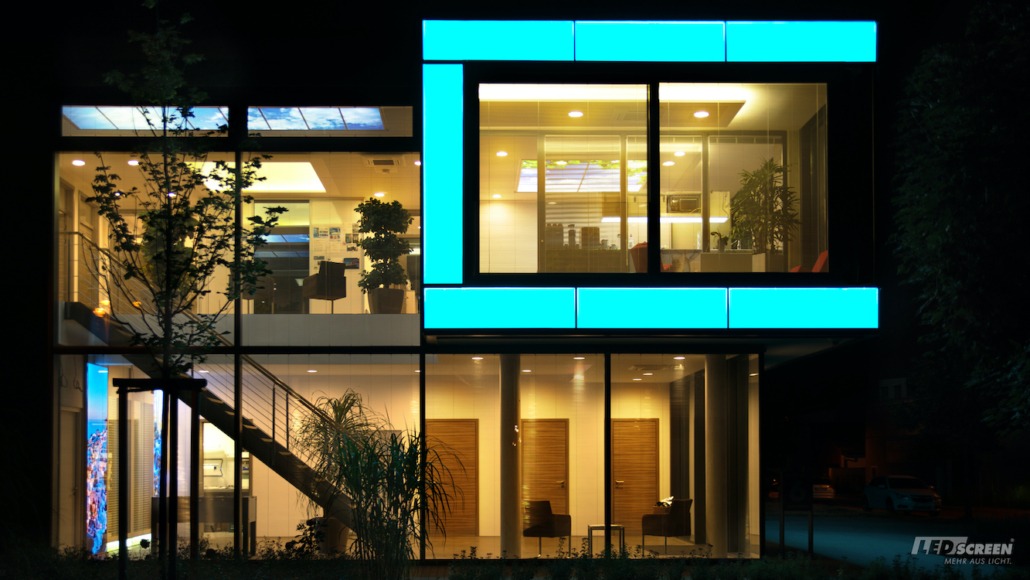 LEDscreen Beleuchtete LED Fassade 3 1 1030x580 2, LED-Flächenlicht