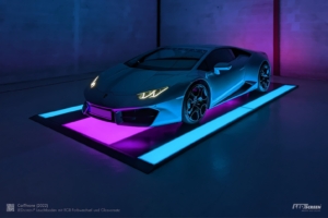 Auto auf individueller LED-Bodenbeleuchtung