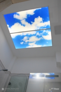 LED-Wolkendecke in einem Badezimmer - wasserdicht und staubdicht dank Schutzart IP65