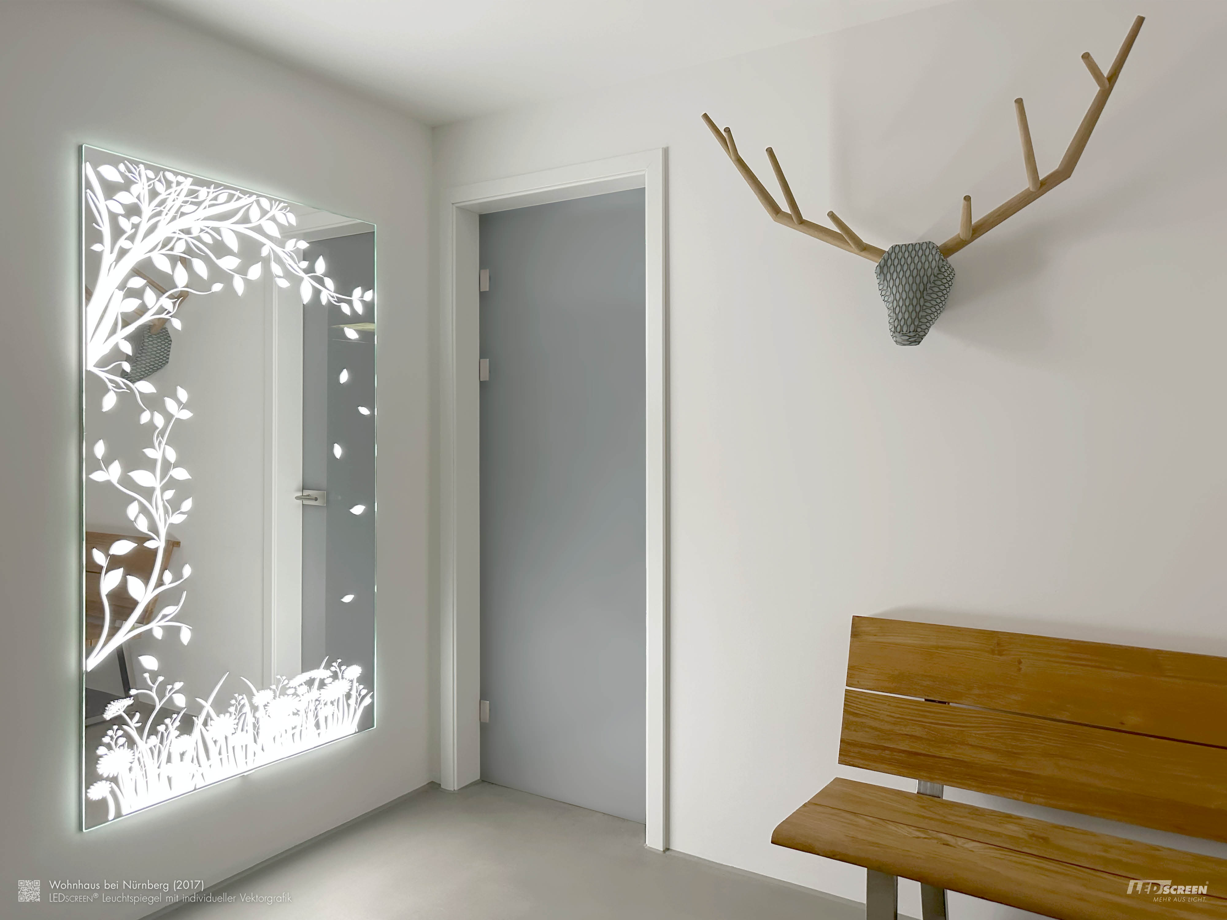LED-Spiegel mit beleuchteter Vektorgrafik (Pflanzen-Motiv)