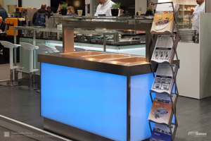 Heiße Theke mit blauen LED-Paneelen